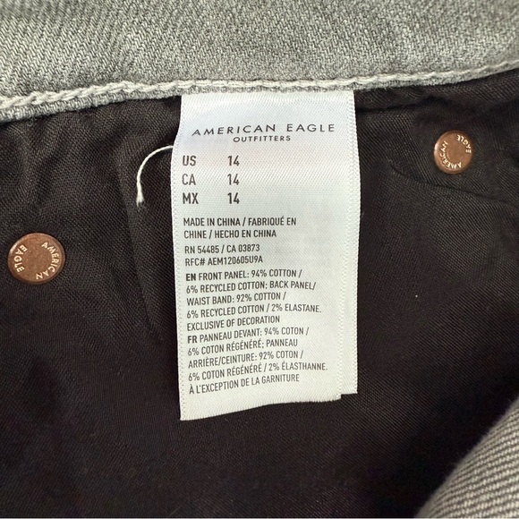 Women’s American Eagle Relaxed Distressed Gray Wash Jean Shorts Plus Size 14 - Picture 13 of 16